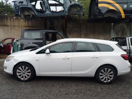 Vehiculo en el desguace: OPEL ASTRA J Sports Tourer (P10) 1.7 CDTI (35)