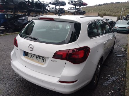 Vehiculo en el desguace: OPEL ASTRA J Sports Tourer (P10) 1.7 CDTI (35)