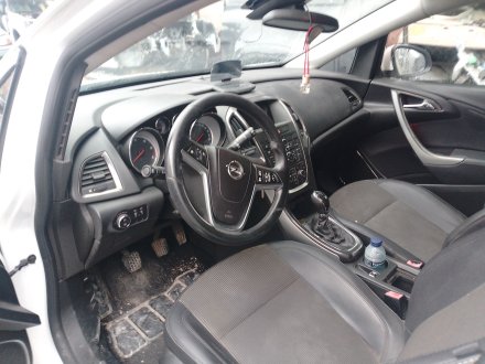 Vehiculo en el desguace: OPEL ASTRA J Sports Tourer (P10) 1.7 CDTI (35)