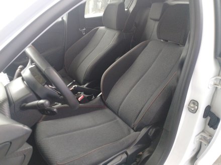 Vehiculo en el desguace: PEUGEOT 208 II (UB_, UP_, UW_, UJ_) 1.2 PureTech 100