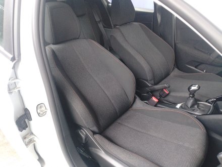 Vehiculo en el desguace: PEUGEOT 208 II (UB_, UP_, UW_, UJ_) 1.2 PureTech 100