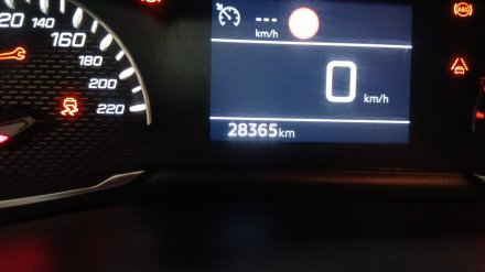 Vehiculo en el desguace: PEUGEOT 208 II (UB_, UP_, UW_, UJ_) 1.2 PureTech 100