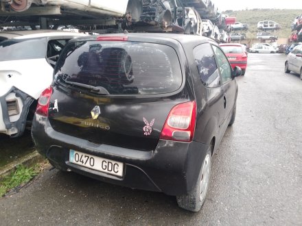Vehiculo en el desguace: RENAULT TWINGO II (CN0_) 1.5 dCi (CN0E)