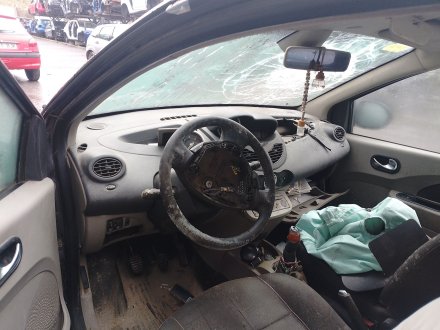 Vehiculo en el desguace: RENAULT TWINGO II (CN0_) 1.5 dCi (CN0E)