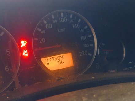 Vehiculo en el desguace: NISSAN PATHFINDER III (R51) 2.5 dCi 4WD