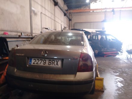 Vehiculo en el desguace: VOLKSWAGEN PASSAT B5.5 (3B3) 1.9 TDI