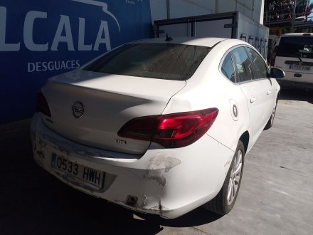 Vehiculo en el desguace: OPEL ASTRA J Sedán 1.7 CDTI (69)