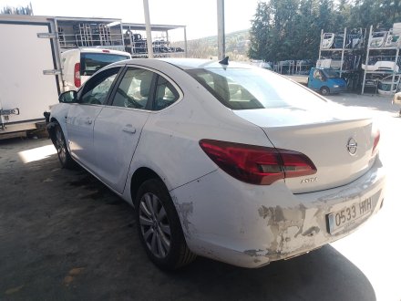 Vehiculo en el desguace: OPEL ASTRA J Sedán 1.7 CDTI (69)