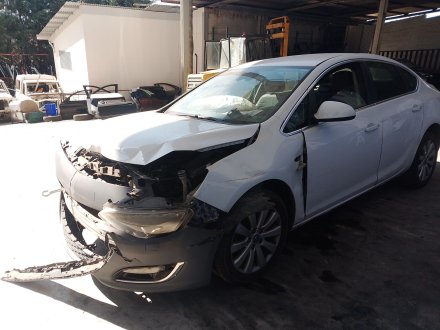 Vehiculo en el desguace: OPEL ASTRA J Sedán 1.7 CDTI (69)