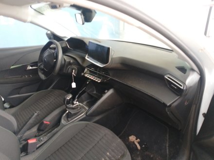 Vehiculo en el desguace: PEUGEOT 208 *