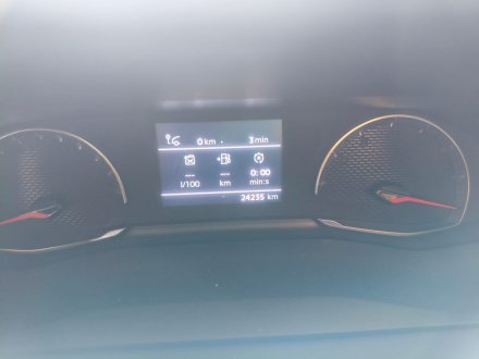 Vehiculo en el desguace: PEUGEOT 208 *