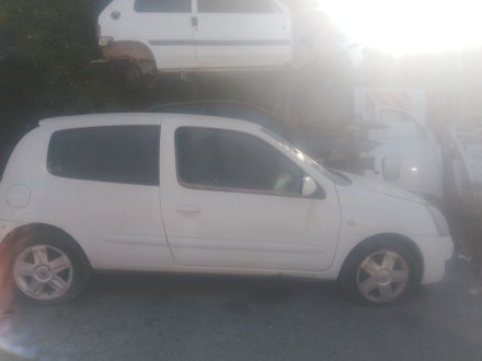 Vehiculo en el desguace: RENAULT CLIO II (BB_, CB_) 1.5 dCi (B/CB3M)