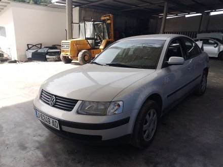 Vehiculo en el desguace: VOLKSWAGEN PASSAT B5 (3B2) 1.9 TDI