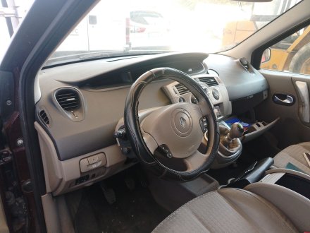 Vehiculo en el desguace: RENAULT SCÉNIC II (JM0/1_) 1.9 dCi (JM0G, JM12, JM1G, JM2C)