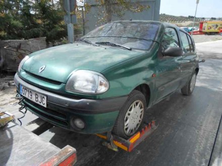 Vehiculo en el desguace: RENAULT CLIO II FASE I (B/CBO) 1.9 D