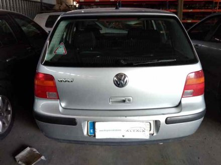 Vehiculo en el desguace: VOLKSWAGEN GOLF IV BERLINA (1J1) Básico