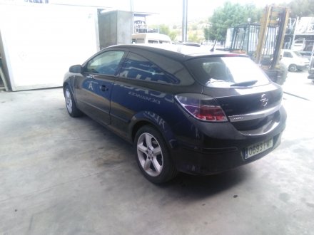 Vehiculo en el desguace: OPEL ASTRA H BERLINA 1.7 16V CDTI