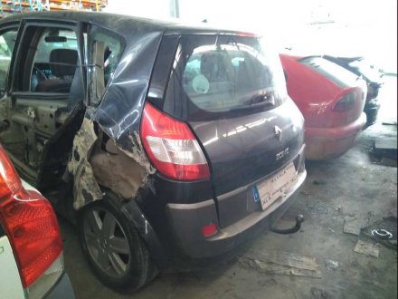 Vehiculo en el desguace: RENAULT SCENIC II i- Music