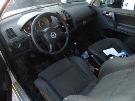 Vehiculo en el desguace: VOLKSWAGEN POLO BERLINA (6N2) Trendline