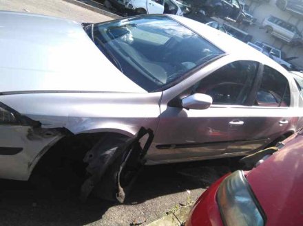 Vehiculo en el desguace: RENAULT LAGUNA II (BG0) Authentique