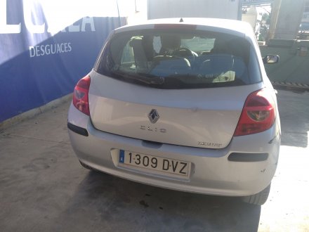 Vehiculo en el desguace: RENAULT CLIO III Confort Dynamique