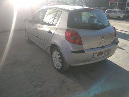 Vehiculo en el desguace: RENAULT CLIO III Confort Dynamique