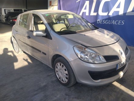 Vehiculo en el desguace: RENAULT CLIO III Confort Dynamique