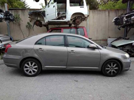 Vehiculo en el desguace: TOYOTA AVENSIS BERLINA (T25) 2.0 D4-D Executive Berlina (5-ptas.)