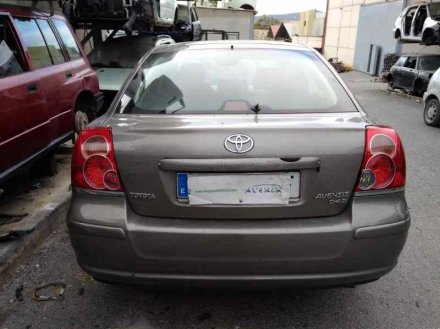 Vehiculo en el desguace: TOYOTA AVENSIS BERLINA (T25) 2.0 D4-D Executive Berlina (5-ptas.)