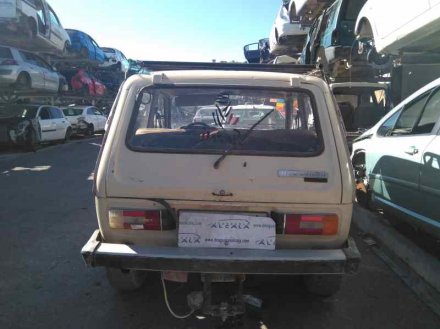 Vehiculo en el desguace: LADA NIVA ( 2121 / 21213 / 21214 / 21215 ) *