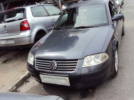 Vehiculo en el desguace: VOLKSWAGEN PASSAT BERLINA (3B3) Advance