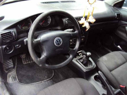 Vehiculo en el desguace: VOLKSWAGEN PASSAT BERLINA (3B3) Advance