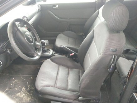 Vehiculo en el desguace: AUDI A3 (8L) 1.6 Ambiente