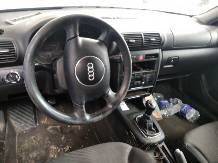 Vehiculo en el desguace: AUDI A3 (8L) 1.6 Ambiente