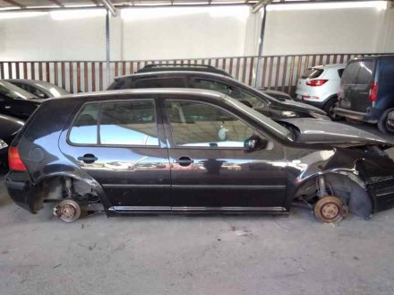 Vehiculo en el desguace: VOLKSWAGEN GOLF IV BERLINA (1J1) Básico