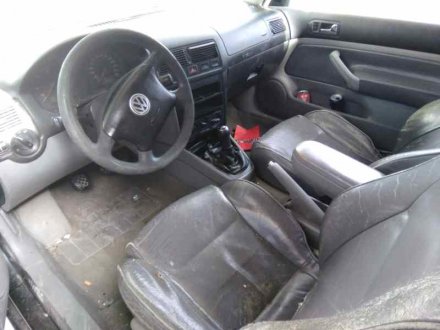 Vehiculo en el desguace: VOLKSWAGEN GOLF IV BERLINA (1J1) Básico