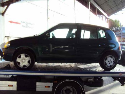 Vehiculo en el desguace: RENAULT CLIO II FASE I (B/CBO) 1.9 D