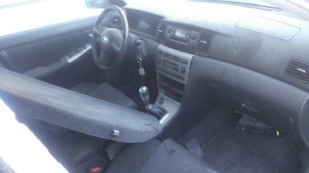 Vehiculo en el desguace: TOYOTA COROLLA (E15) Básico