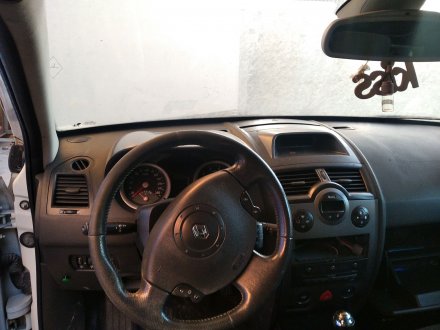 Vehiculo en el desguace: RENAULT MEGANE II CLASSIC BERLINA 1.5 dCi Diesel