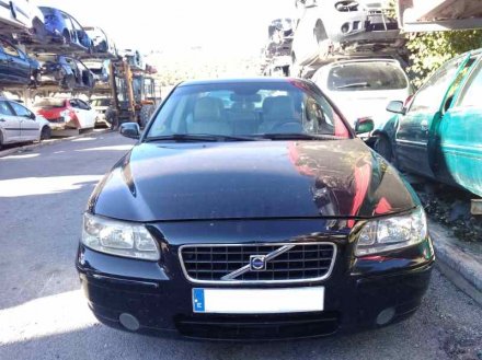 Vehiculo en el desguace: VOLVO S60 BERLINA 2.4 D Kinetic (93kW)