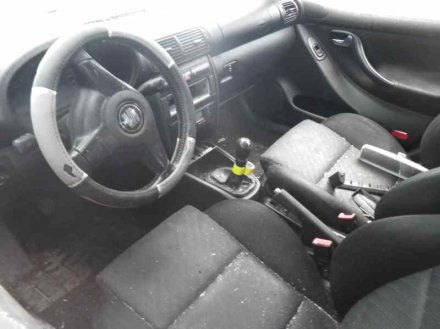 Vehiculo en el desguace: SEAT LEON (1M1) Signo