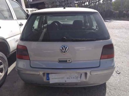 Vehiculo en el desguace: VOLKSWAGEN GOLF IV BERLINA (1J1) Básico