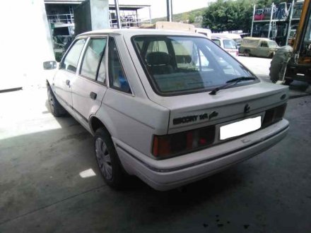 Vehiculo en el desguace: FORD ESCORT BERLINA/TURNIER CL Berlina