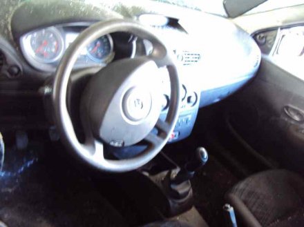 Vehiculo en el desguace: RENAULT CLIO GRANDTOUR Authentique