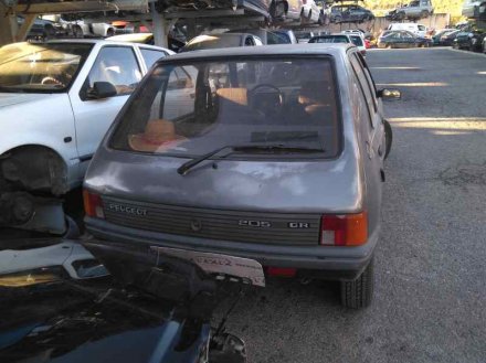 Vehiculo en el desguace: PEUGEOT 205 BERLINA P1F