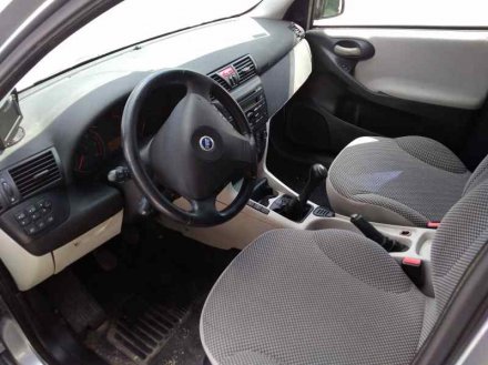 Vehiculo en el desguace: FIAT STILO (192) 1.9 120 Dynamic Multijet