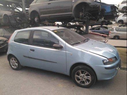 Vehiculo en el desguace: FIAT PUNTO BERLINA (188) 1.2 8V