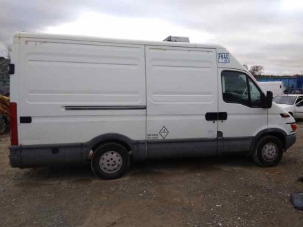 Vehiculo en el desguace: IVECO DAILY CAJA CERRADA (1999 =>) 35 - S 13 Caja cerrada