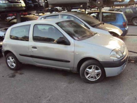 Vehiculo en el desguace: RENAULT CLIO II FASE I (B/CBO) 1.9 D