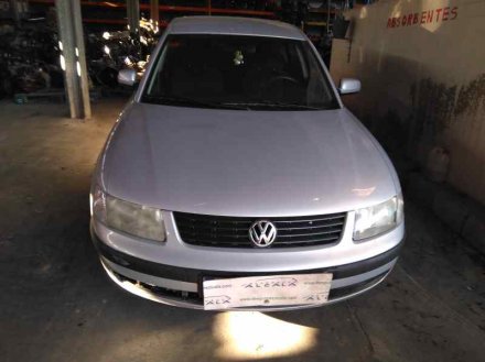 Vehiculo en el desguace: VOLKSWAGEN PASSAT BERLINA (3B2) Comfortline